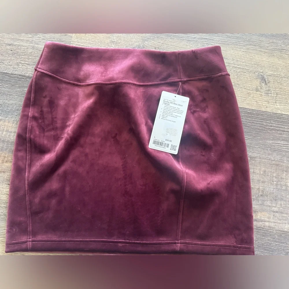 NWT Lululemon‎ Scuba High-Rise Mini Skirt *Velvet Garnet Red Large